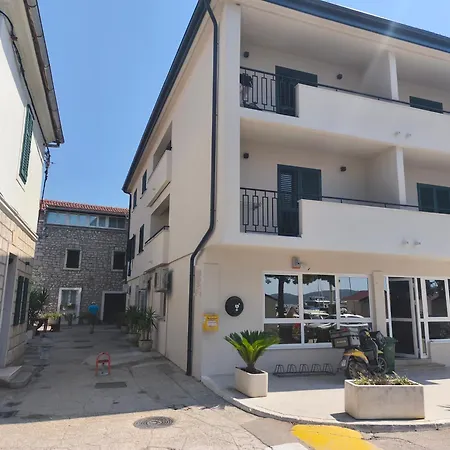 Apartment Ana *